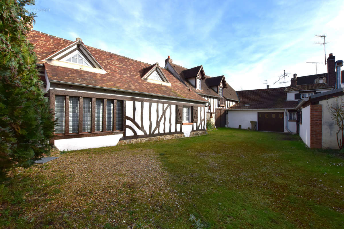 Maison à LES ESSARTS-LE-ROI