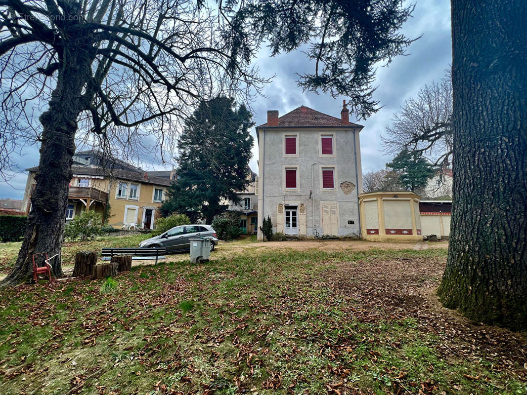 Appartement à NERIS-LES-BAINS