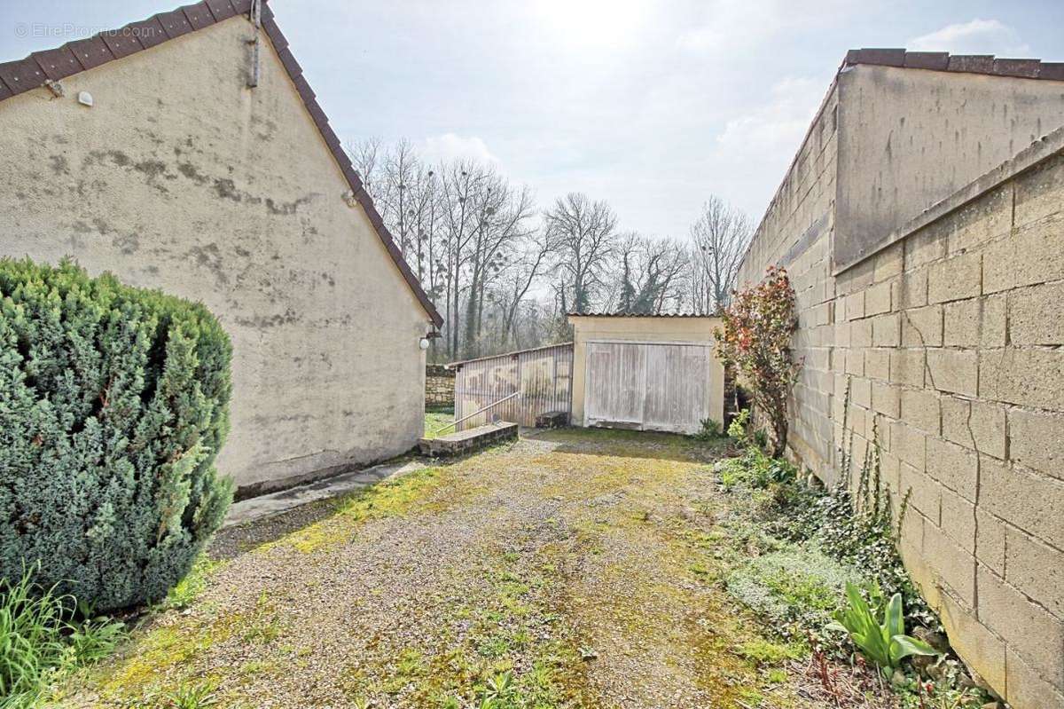 Maison à ESTREES-SAINT-DENIS