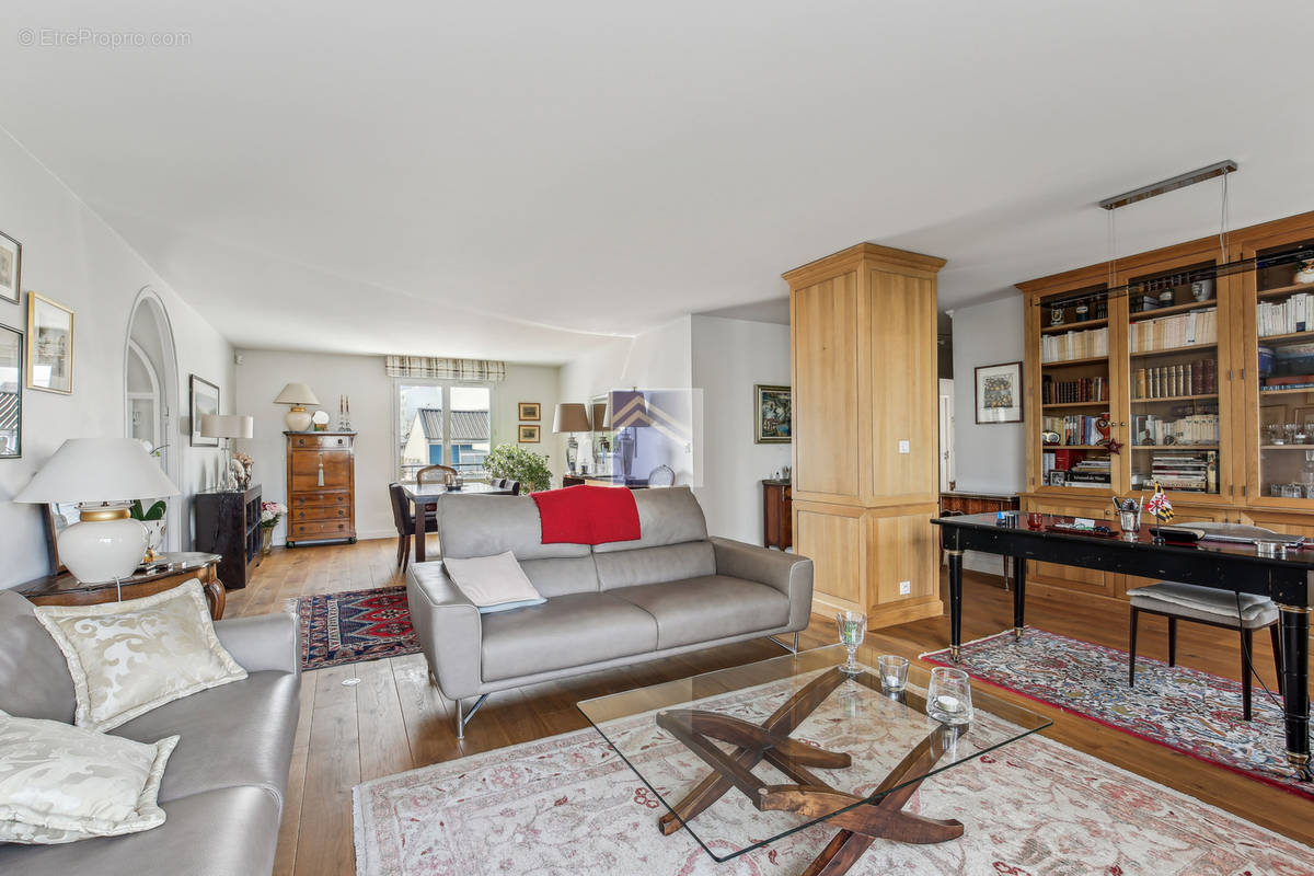 Appartement à COURBEVOIE