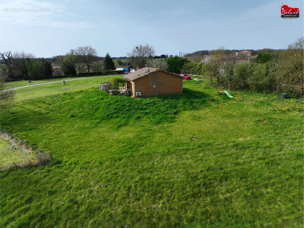 Maison à SAINTE-COLOMBE-DE-VILLENEUVE