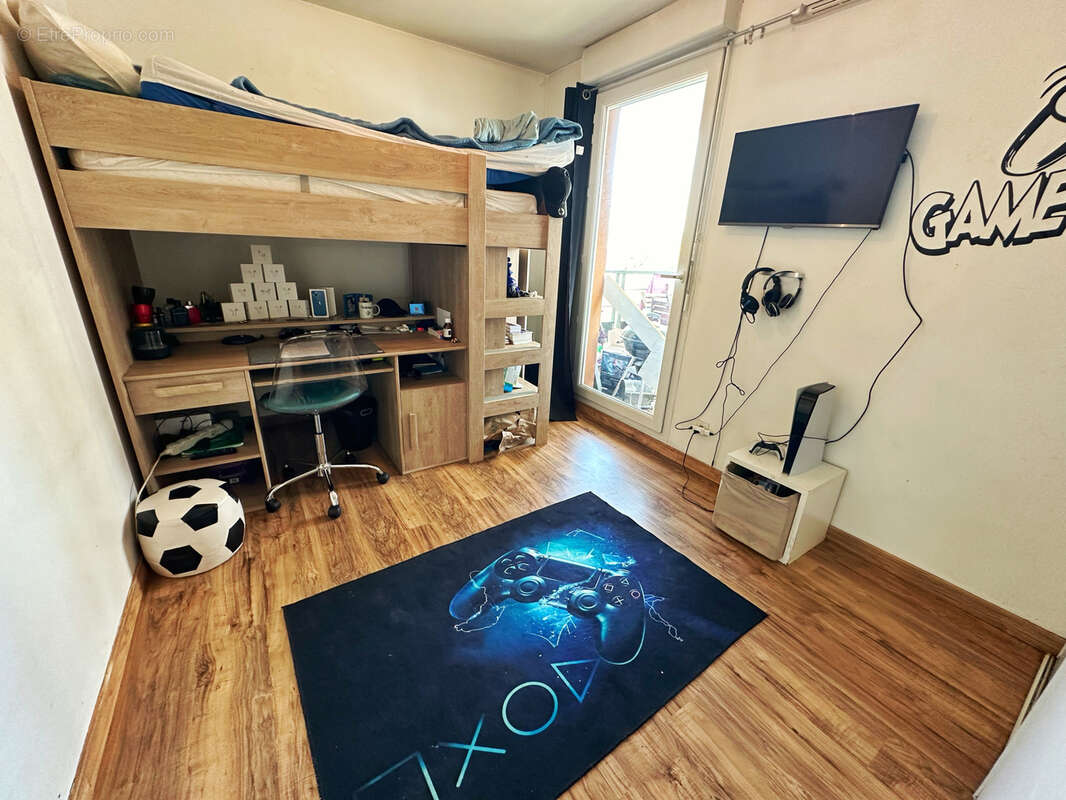 Appartement à PIERRE-BENITE