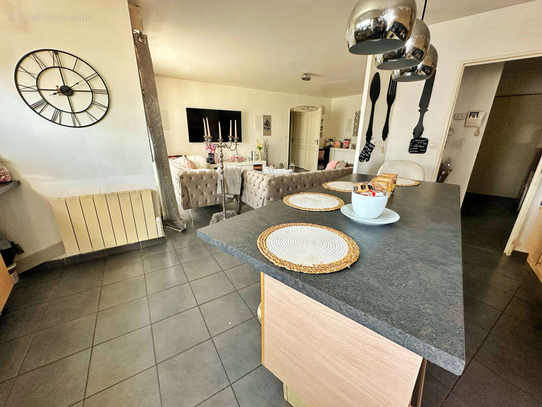 Appartement à PIERRE-BENITE