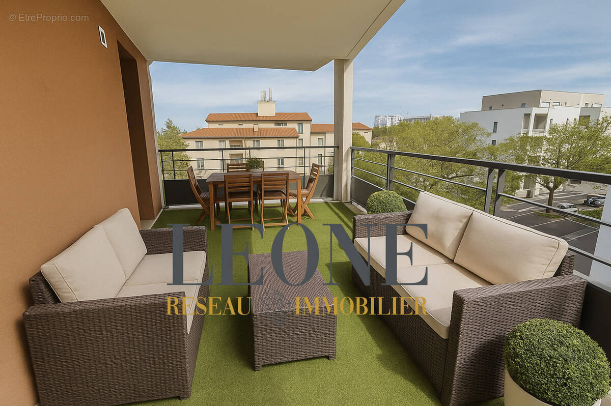 Appartement à PIERRE-BENITE