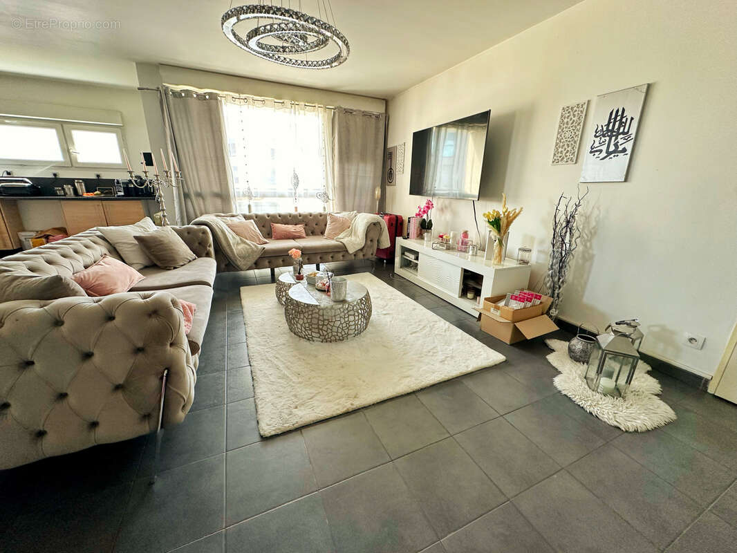 Appartement à PIERRE-BENITE