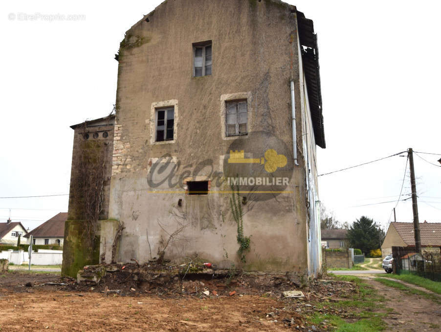 Appartement à OUROUX-SUR-SAONE