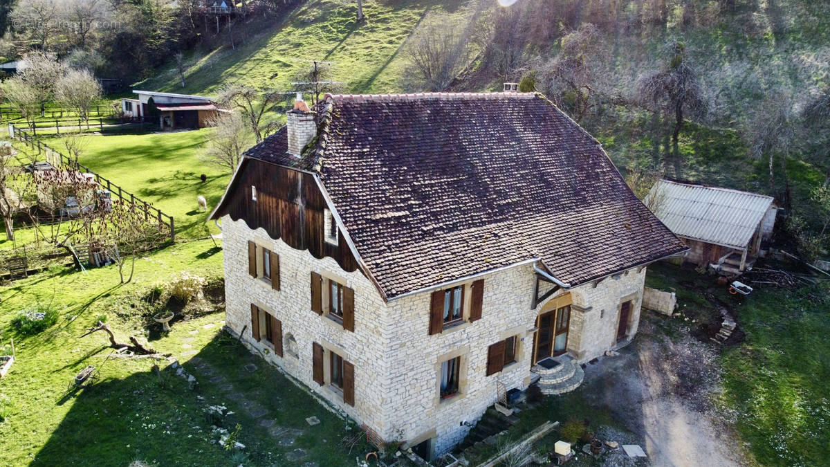 Maison à VYANS-LE-VAL