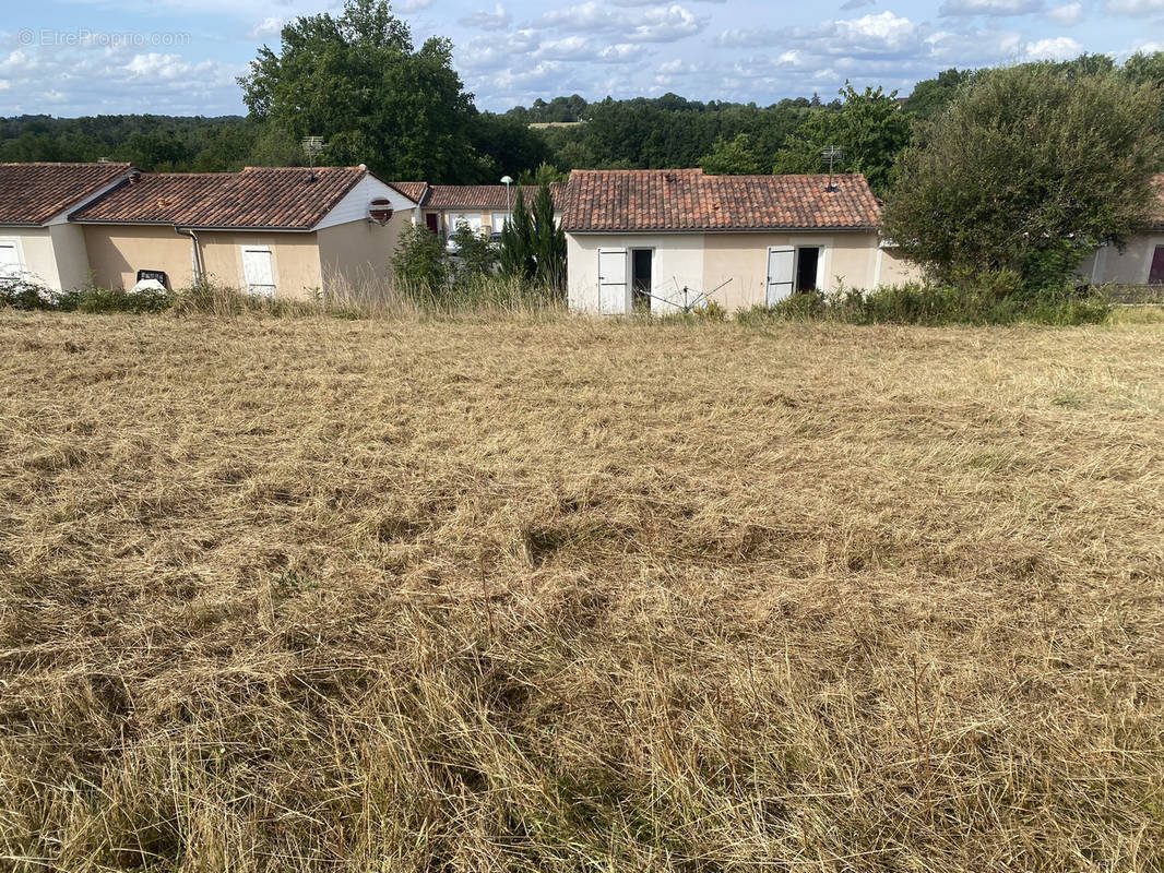 Terrain à CHAMPCEVINEL