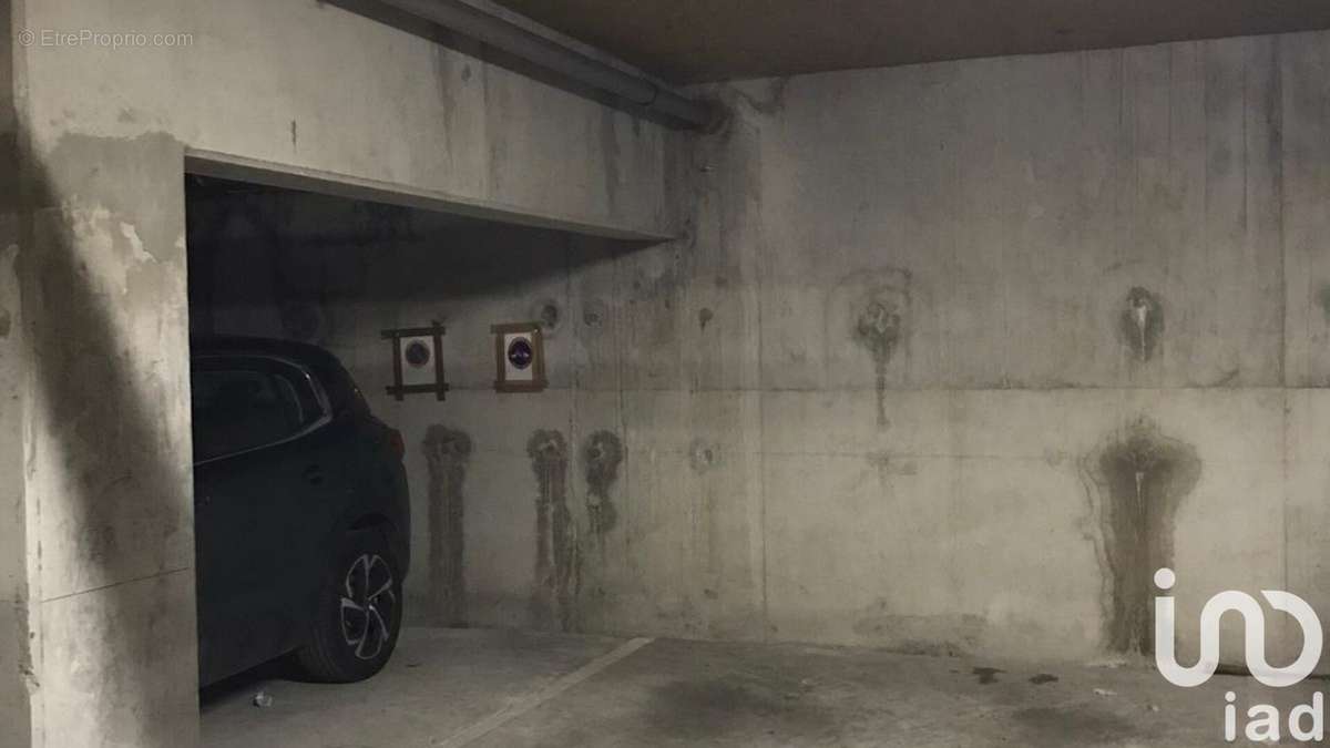 Photo 3 - Parking à SAINT-DENIS