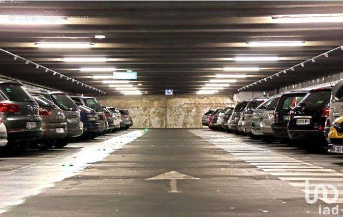 Photo 1 - Parking à PAU
