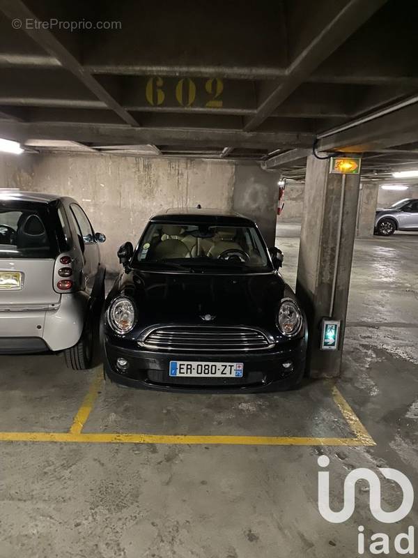 Photo 1 - Parking à PARIS-15E