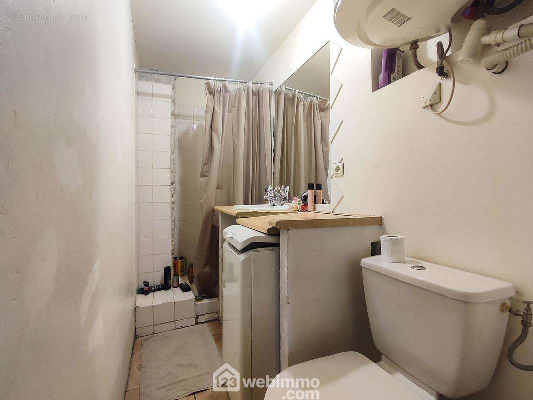 La salle d&#039;eau avec WC - Appartement à SETE