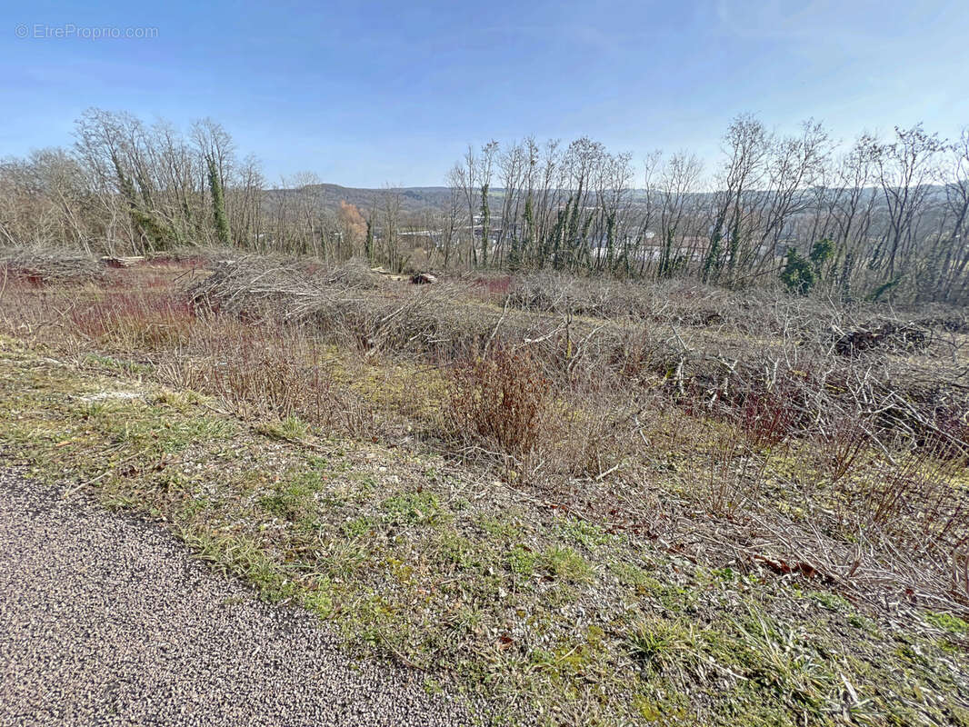 Terrain à POUSSAY