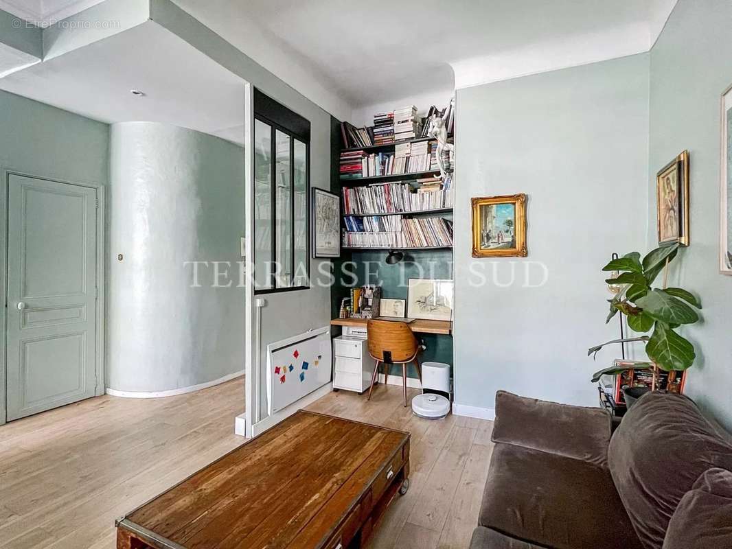 Appartement à MARSEILLE-4E