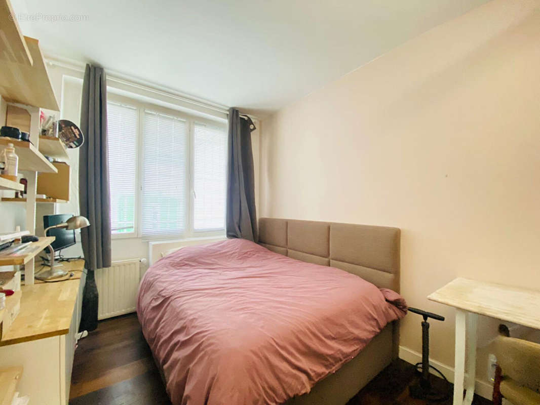 Appartement a louer paris-18e-arrondissement - 4 pièce(s) - 122 m2 - Surfyn