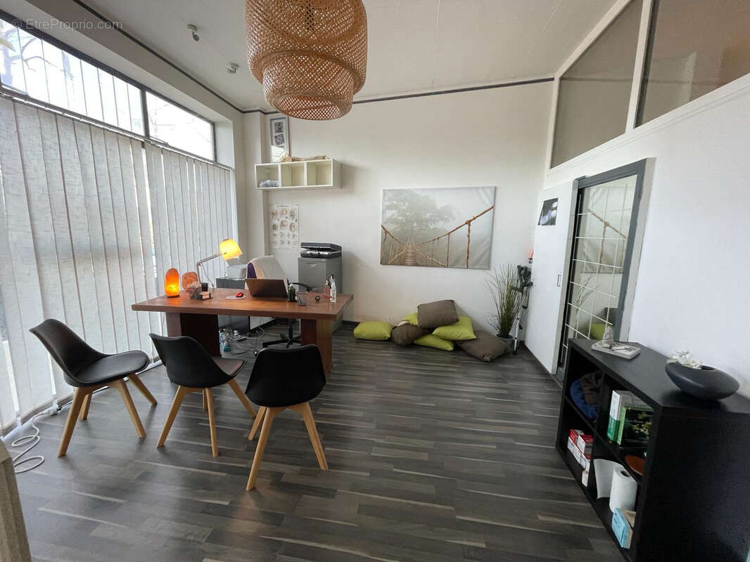 Commerce à LE PEAGE-DE-ROUSSILLON