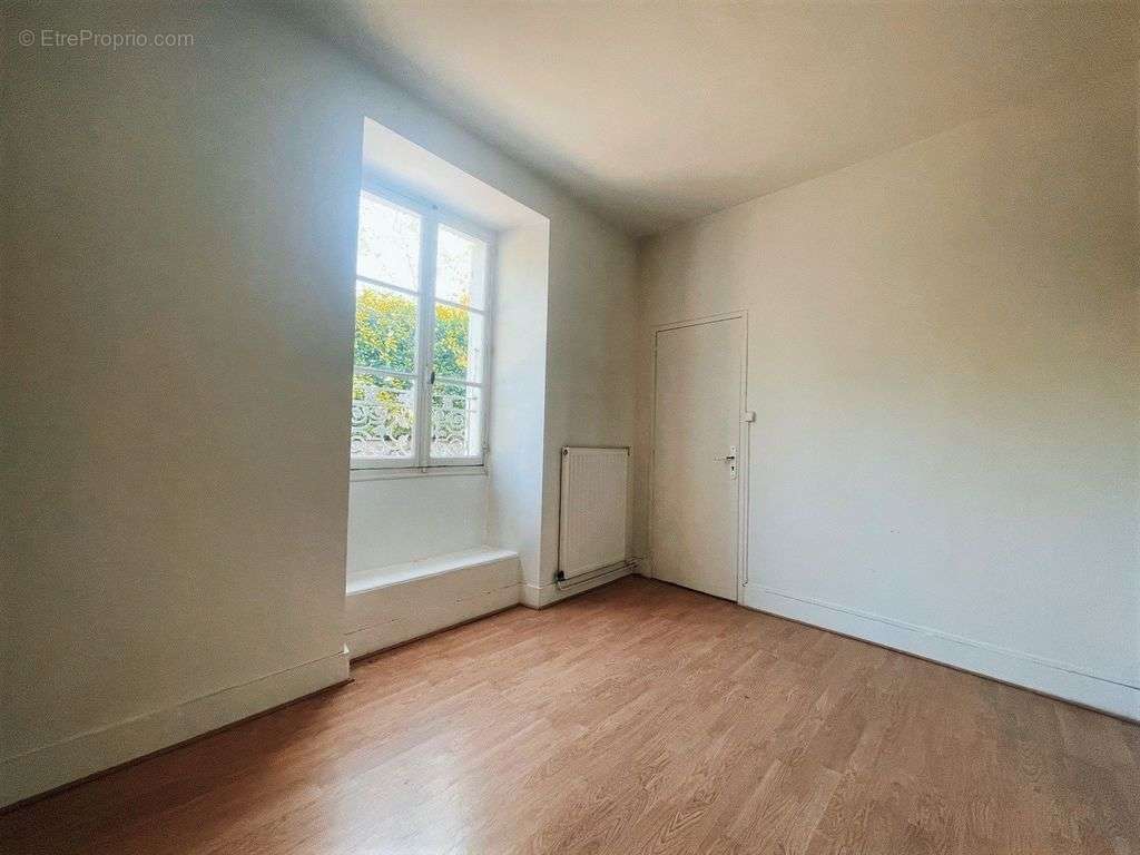 Appartement à SAINT-NAZAIRE-LES-EYMES