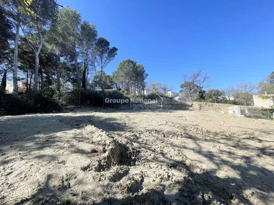 Terrain à CHATEAUNEUF-DE-GADAGNE