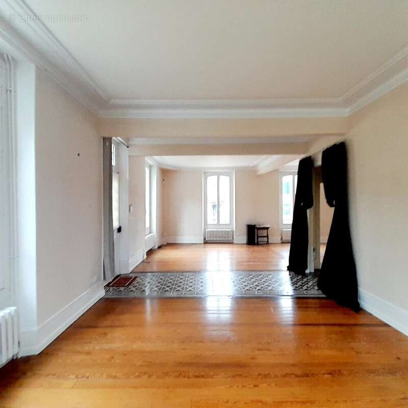 Maison à VILLENEUVE-SUR-YONNE