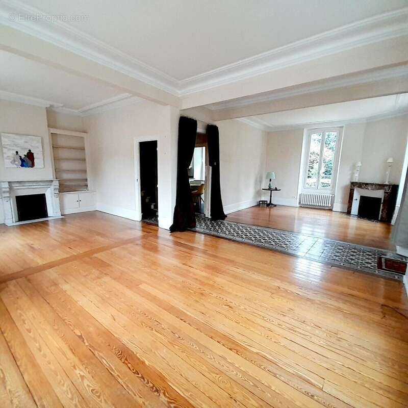 Maison à VILLENEUVE-SUR-YONNE