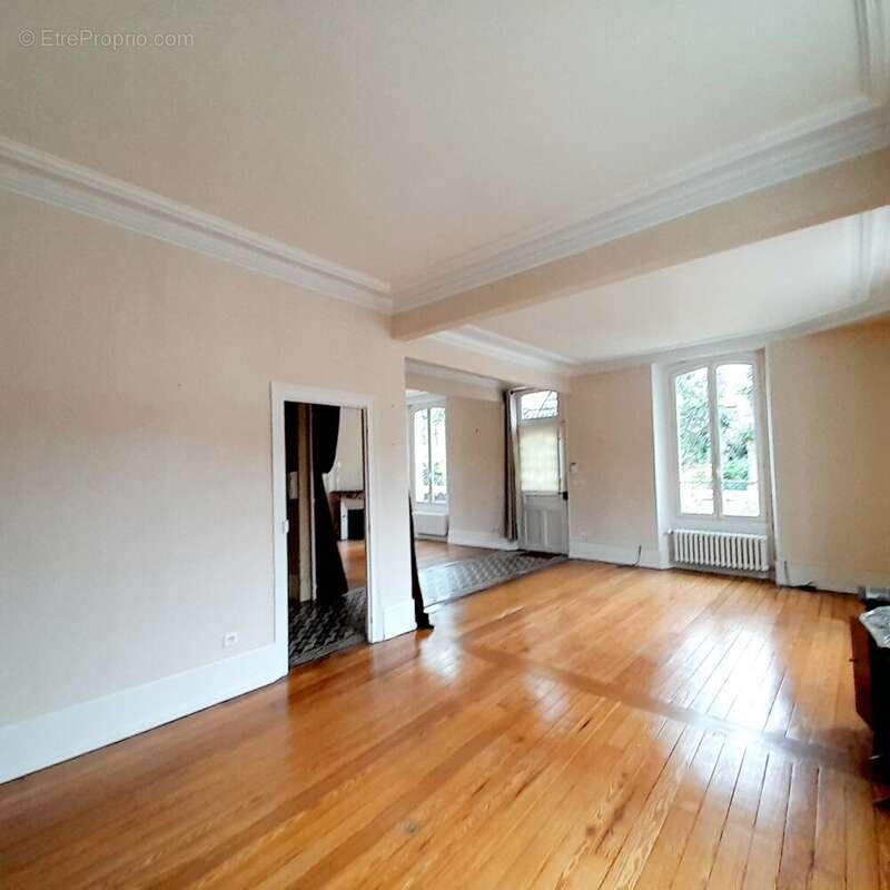 Maison à VILLENEUVE-SUR-YONNE