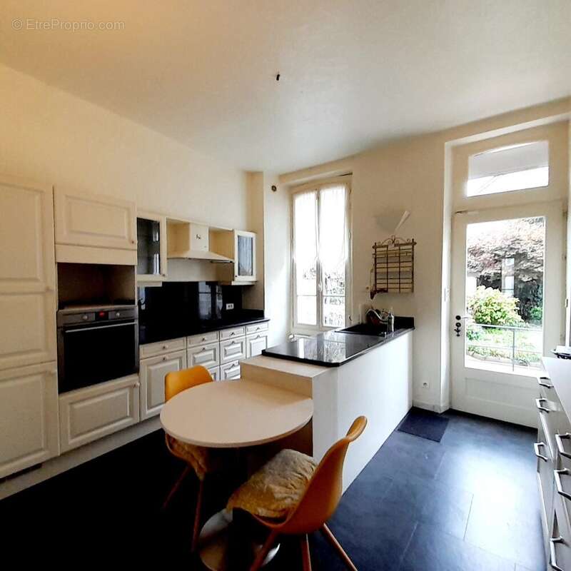 Maison à VILLENEUVE-SUR-YONNE