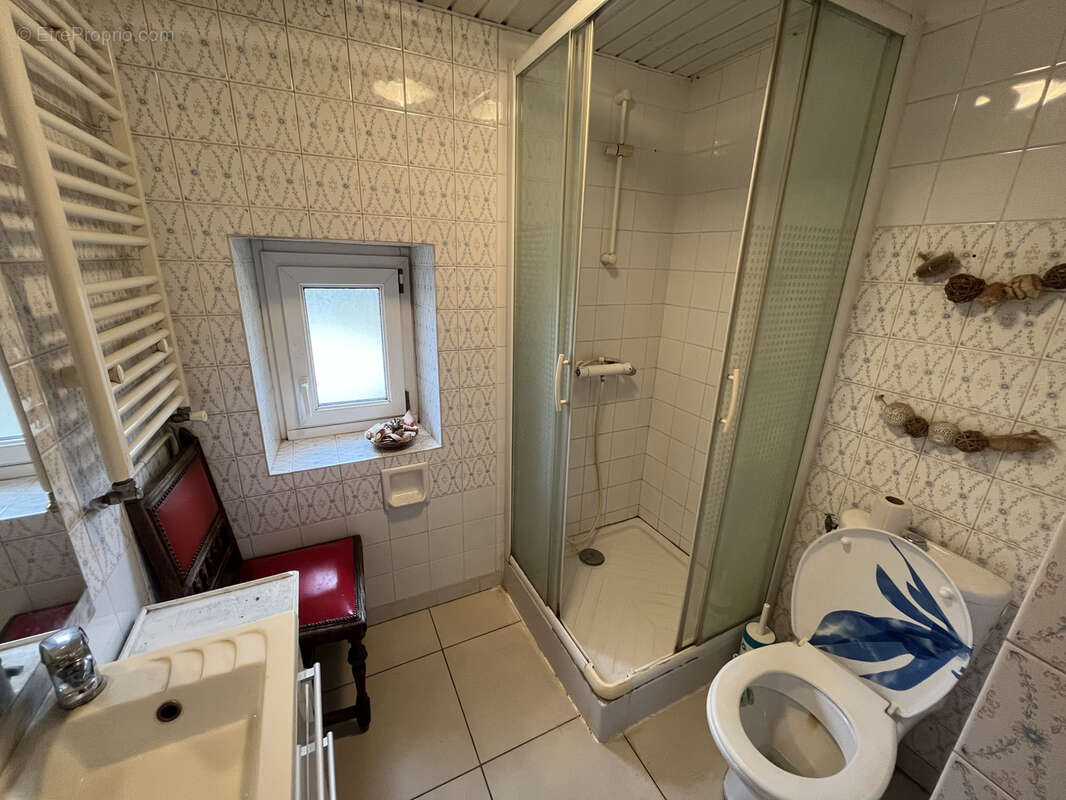 Maison à LAROCHE-SAINT-CYDROINE