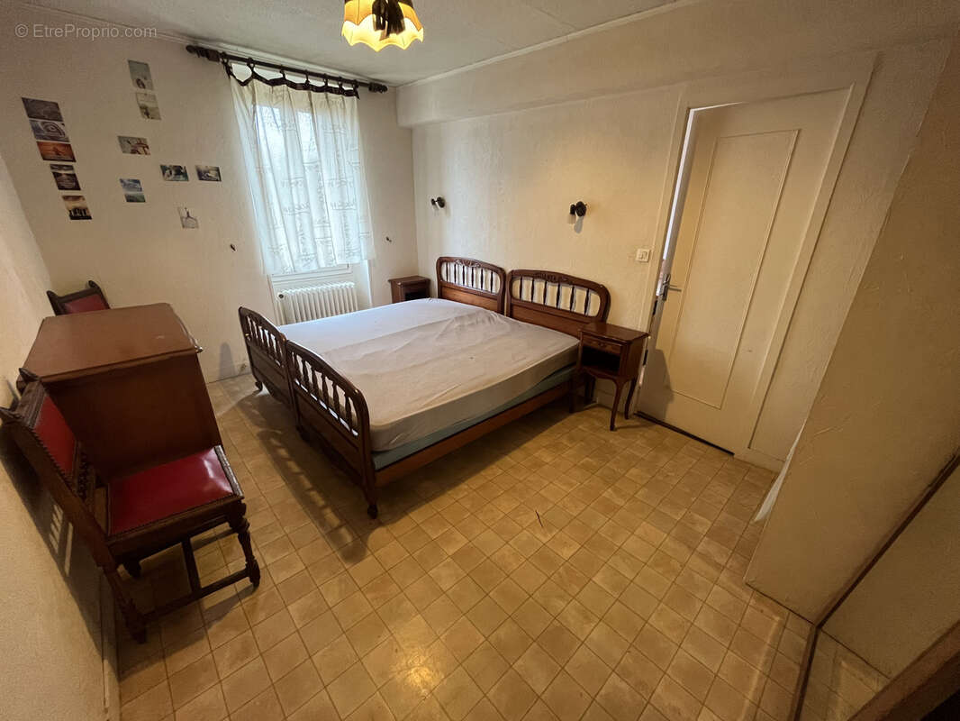 Maison à LAROCHE-SAINT-CYDROINE