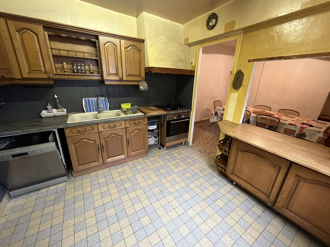 Maison à LAROCHE-SAINT-CYDROINE