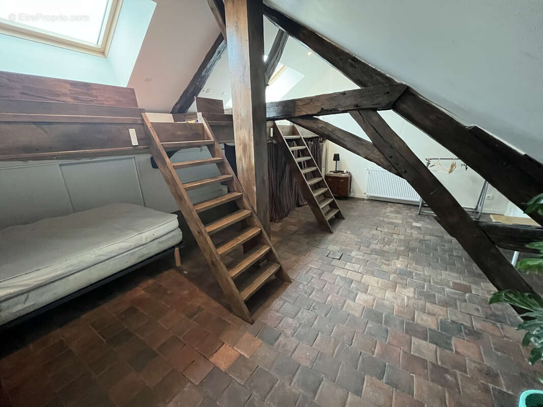 Maison à LAROCHE-SAINT-CYDROINE