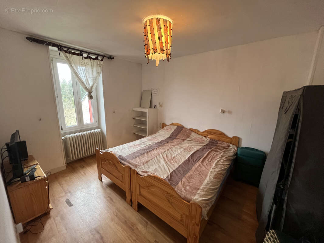 Maison à LAROCHE-SAINT-CYDROINE