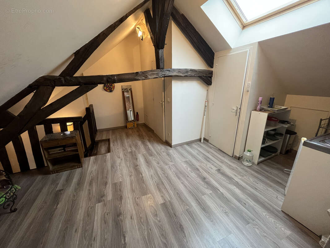 Maison à LAROCHE-SAINT-CYDROINE