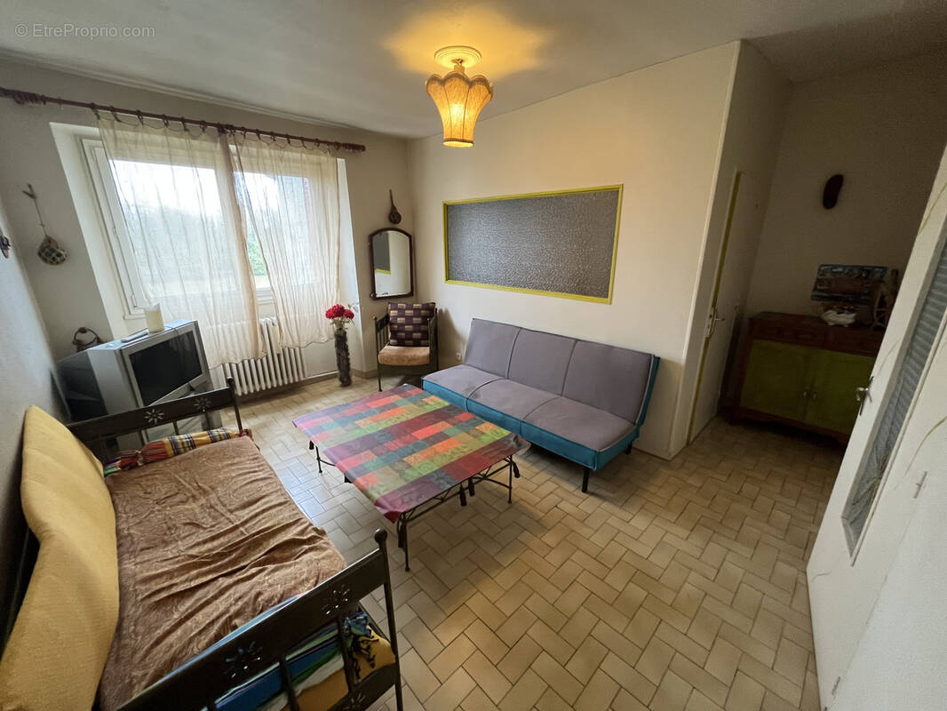 Maison à LAROCHE-SAINT-CYDROINE