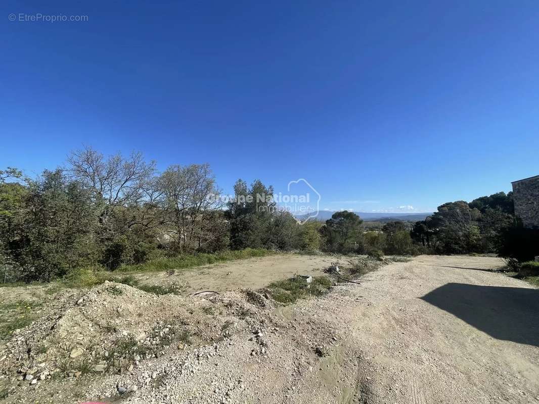 Terrain à CHATEAUNEUF-DE-GADAGNE