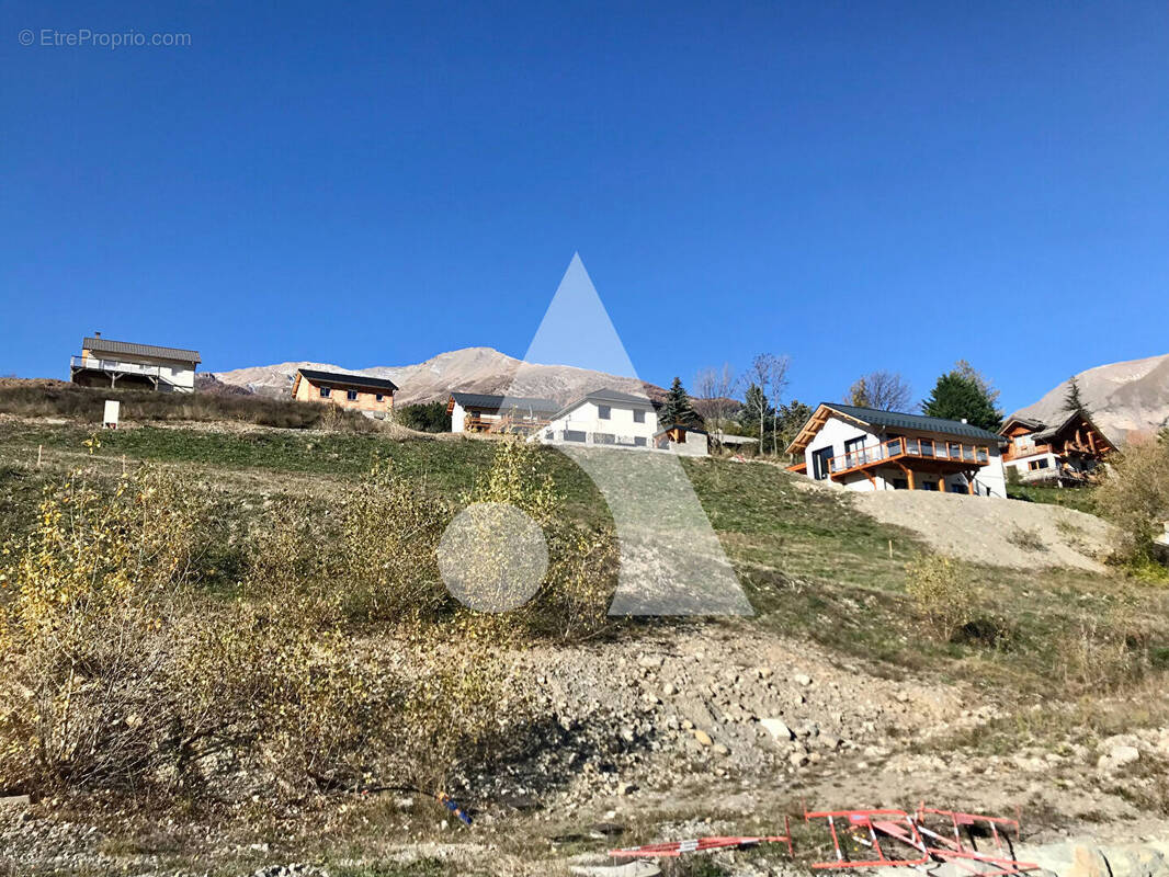 Terrain à CHATEAUROUX-LES-ALPES