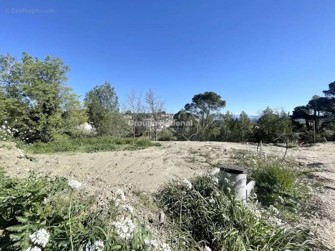 Terrain à CHATEAUNEUF-DE-GADAGNE