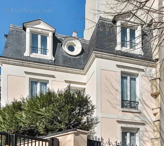 Maison 6 pièce(s) 125 m²à vendre Paris-20e-arrondissement