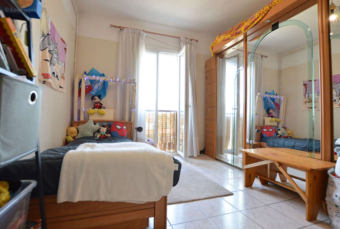 Appartement à MARSEILLE-4E