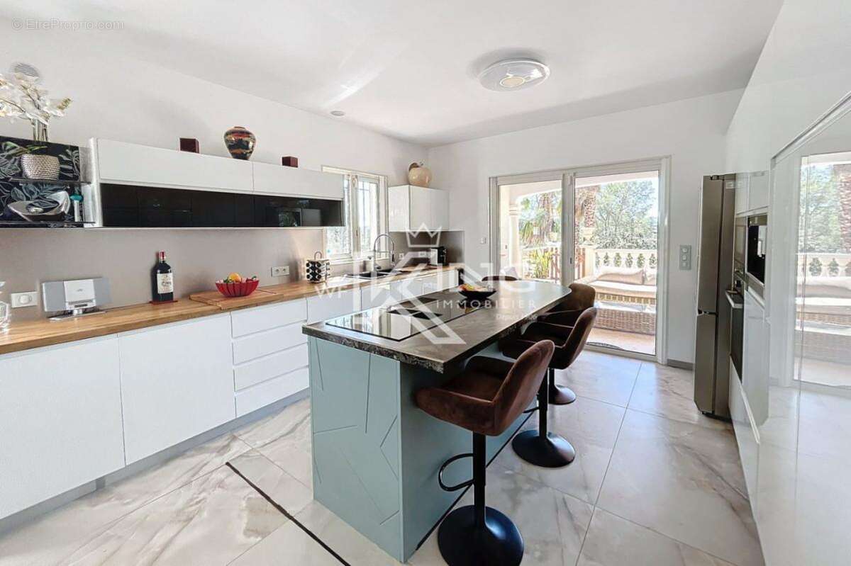 Maison à PUGET-SUR-ARGENS