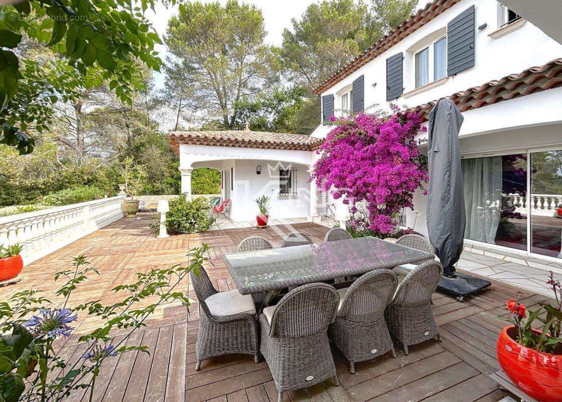 Maison à PUGET-SUR-ARGENS