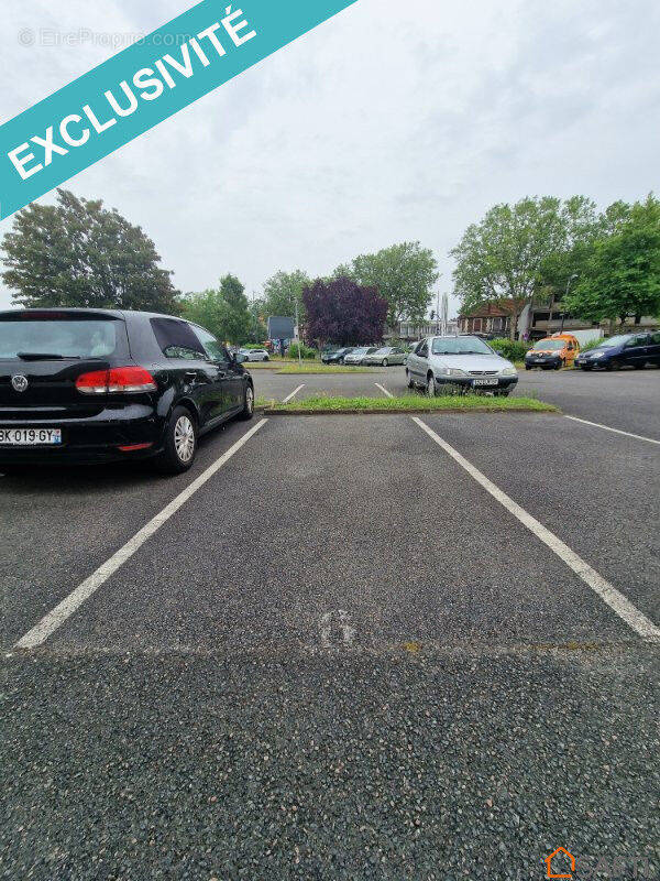 Photo 1 - Parking à MASSY