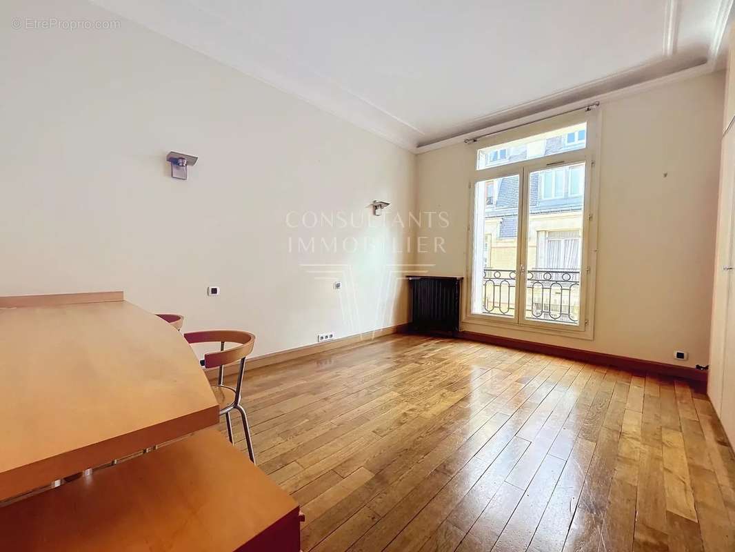 Appartement a louer paris-8e-arrondissement - 5 pièce(s) - 138 m2 - Surfyn