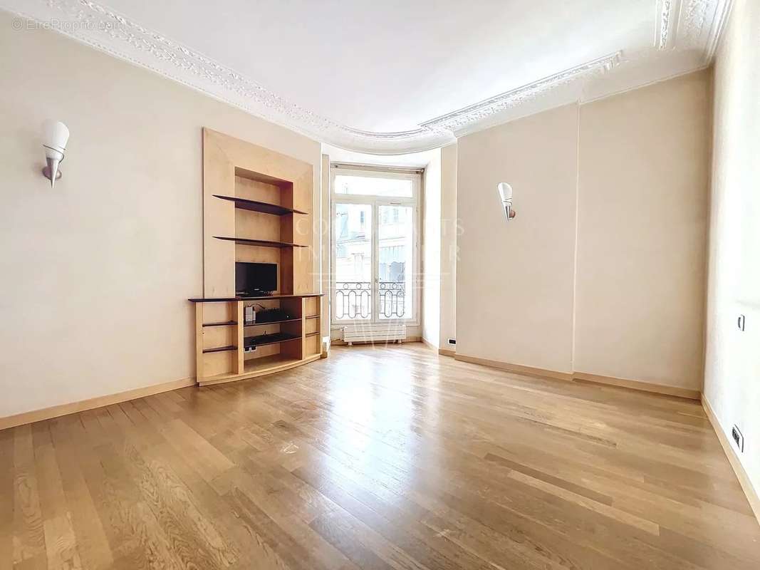 Appartement a louer paris-8e-arrondissement - 5 pièce(s) - 138 m2 - Surfyn