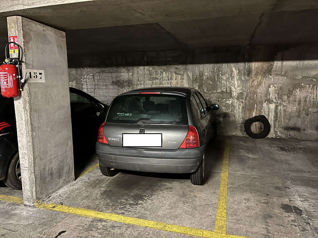 Parking à PARIS-15E