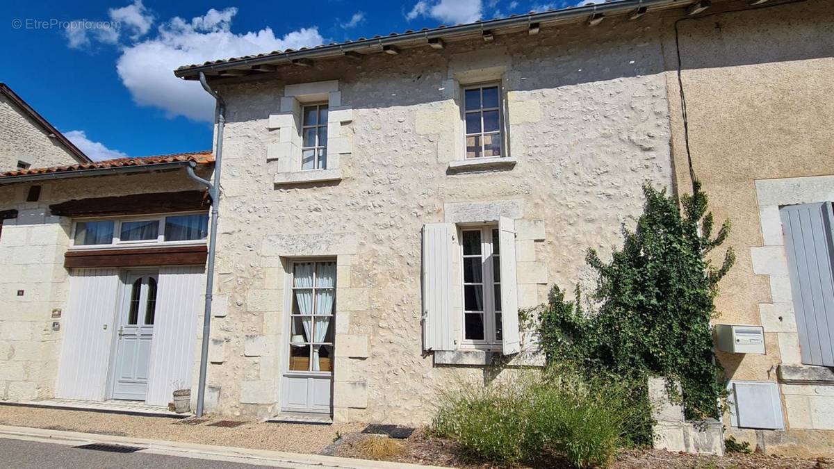 Charente maison a vendre for sale. House for sale  - Maison à BONNES