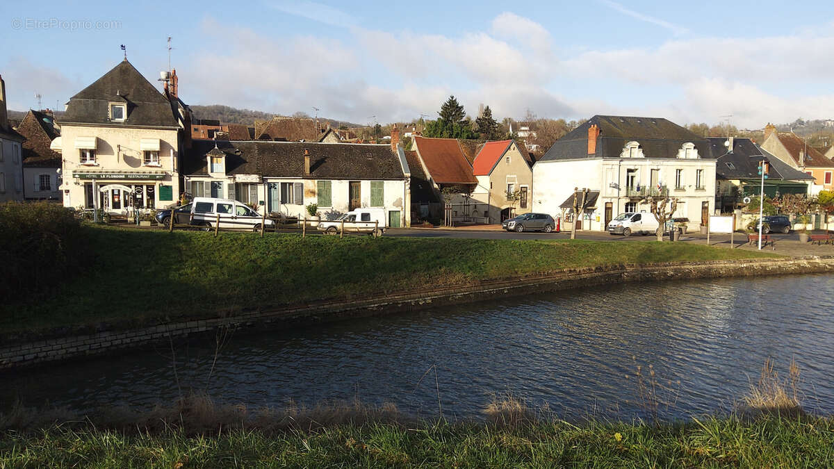 Commerce à MENETREOL-SOUS-SANCERRE