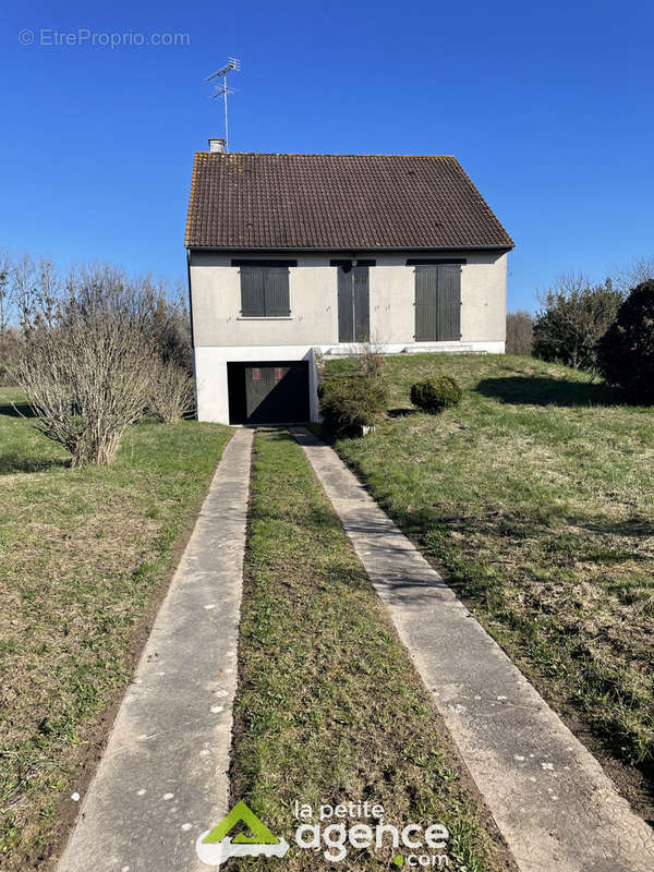 Maison à LA GUERCHE-SUR-L&#039;AUBOIS