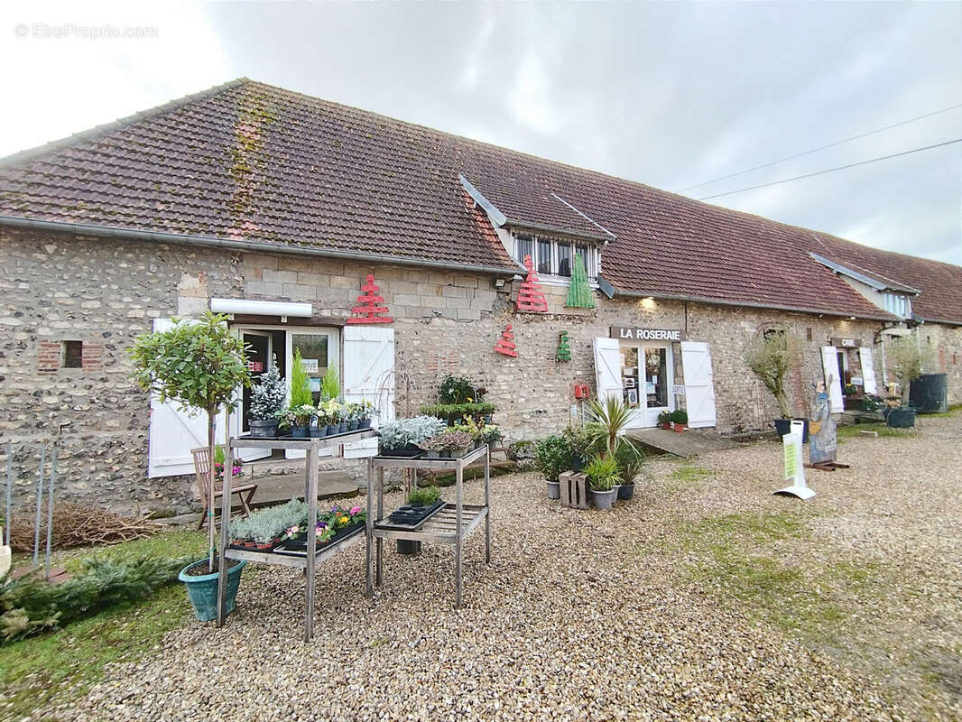 Commerce à FLEURY-SUR-ANDELLE