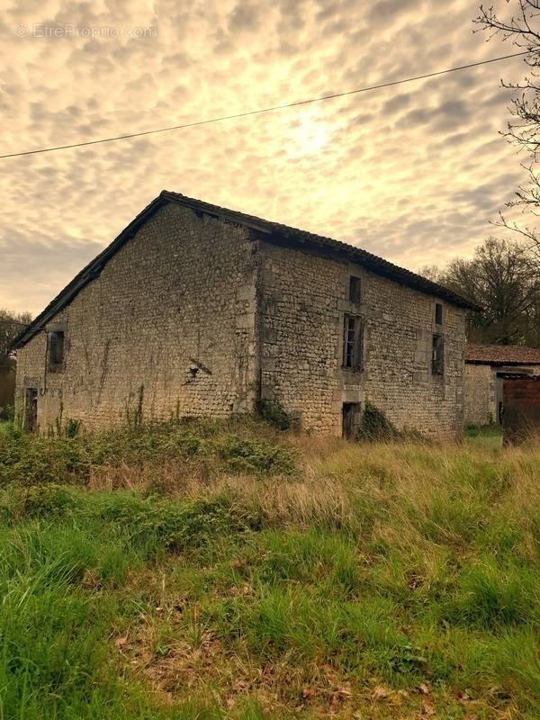 Maison à BLANZAC-PORCHERESSE