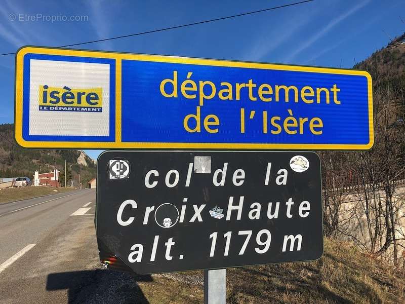 Commerce à LUS-LA-CROIX-HAUTE